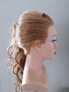 Halboffene Hochtzeitsfrisur für lange Haare von Janaspa