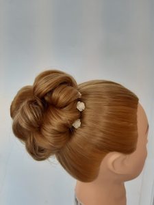 Elegante Hochsteckfrisur für Ihre Hochzeit von Janaspa