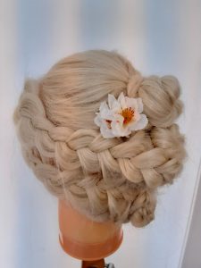 Geflochtene Zöpfe für den schönsten Tag von Janaspa