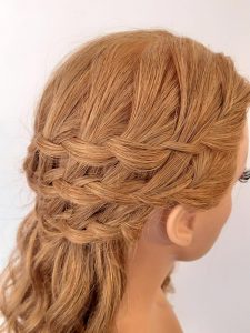 Geflochtene Frisur für die Hochzeit