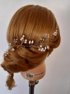 Hochgesteckte Frisur für die Hochzeit