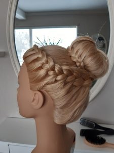 Geflochtene Hochzeitsfrisur in Straubing