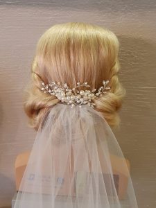 Hochzeitsfrisur mit Schleier